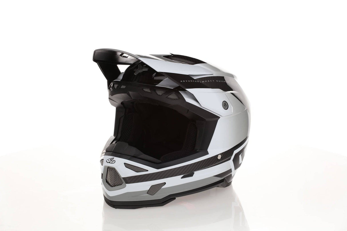 Helles weißer 6D ATR-3 Pure Gloss Motocrosshelm mit Visier und Belüftungsöffnungen, Schutz und Komfort für das Motorradfahren.