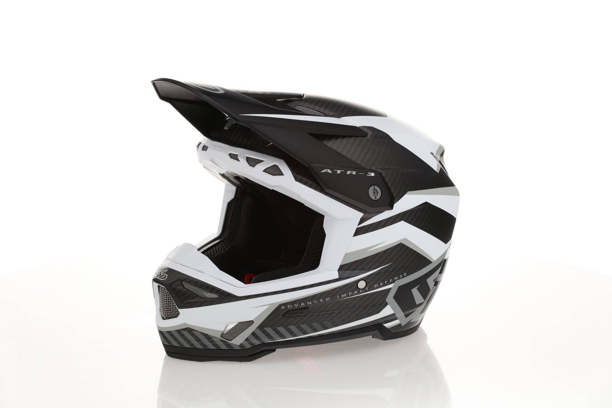 Schwarzer 6D ATR-3 Rival mattweißer Motocrosshelm mit Visier und Belüftungsöffnungen, Schutzbrille nicht enthalten.