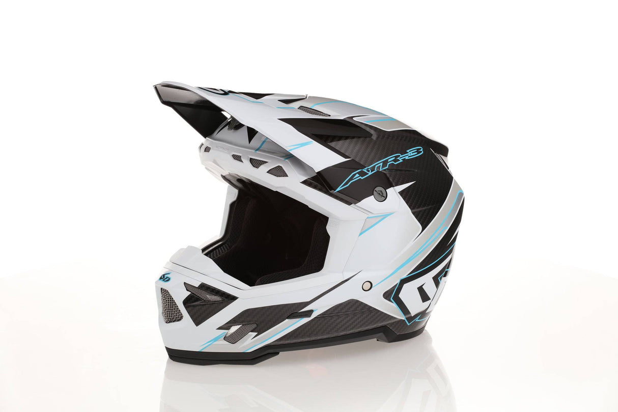 Weißer 6D ATR-3 Reflex FIM Motocrosshelm mit reflektierenden Details und Belüftungsöffnungen, auf einem weißen Hintergrund.