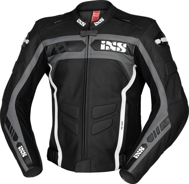 Schwarze, graue und weiße iXS Jacke Sport LD RS-600 1.0 für Touren, langlebiges Textil, sportliches Design, auf einem modell getragen