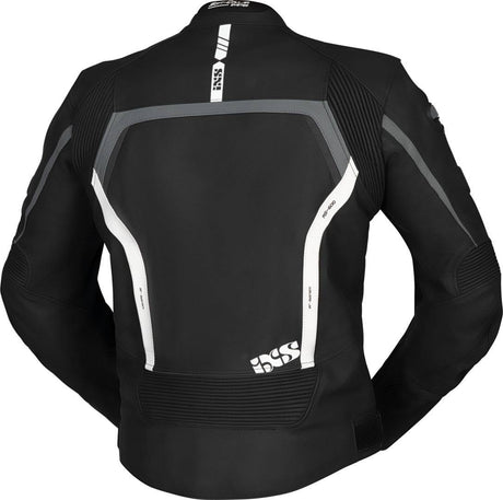 Schwarze, graue und weiße iXS Jacke Sport LD RS-600 1.0 für Touren, atmungsaktiv und strapazierfähig, auf einem Model getragen