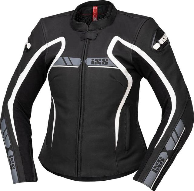 Schwarze, graue und weiße iXS Sport LD Damen Touring Jacke RS-600 1.0 mit reflektierenden Details, auf einem Model getragen.