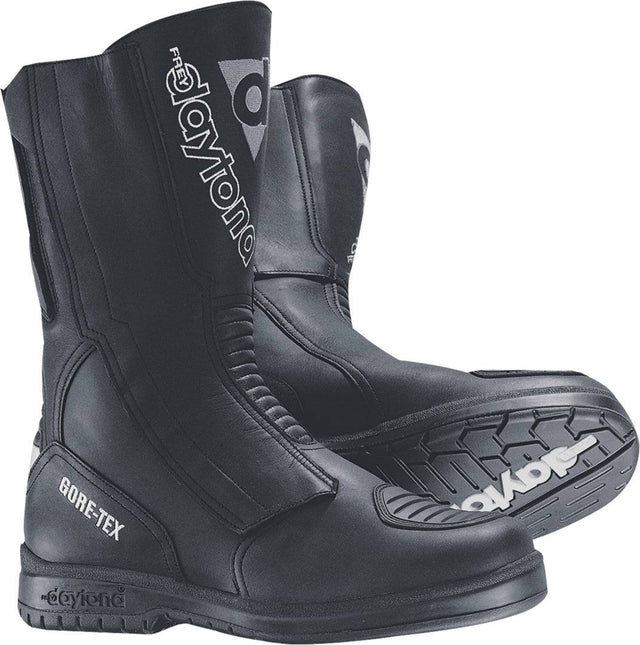 Schwarze Daytona Travel Star GTX Stiefel aus Leder mit Schnürung und strapazierfähiger Sohle, ideal für Reisen und Outdoor.