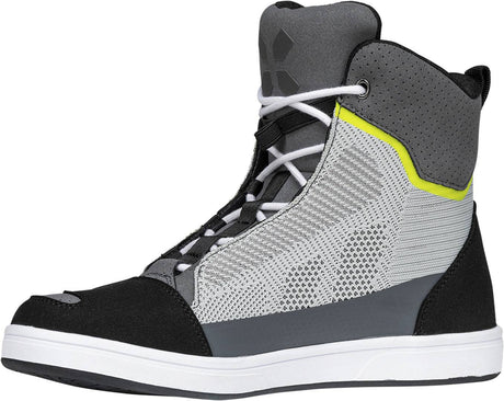 helle und schwarze iXS Rapid-Air 1.0 Sneakers aus atmungsaktivem Mesh mit Sportssohle, seitliche Markenlogo und modernes Design