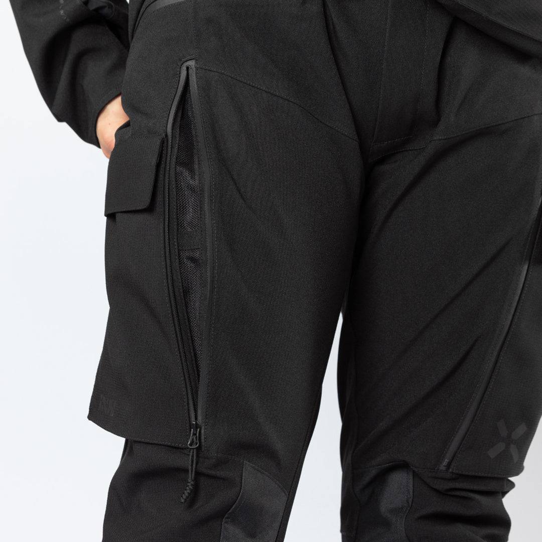 Schwarze Damen Adventure-Laminathose von iXS Venture-STX 1.0 mit wasserabweisendem Material und robustem Design.