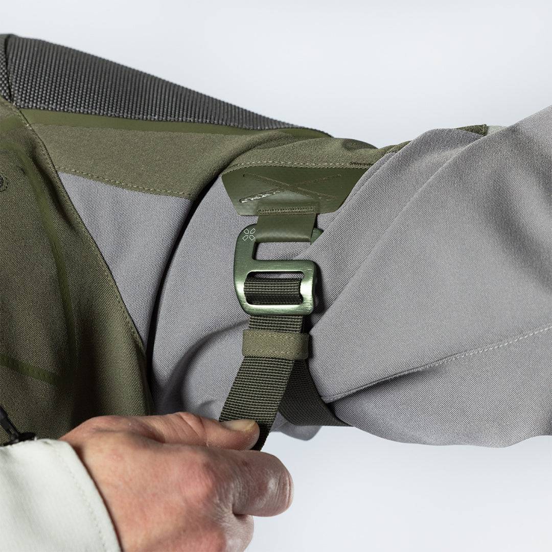 Leichte iXS Venture-Air 1.0 Adventure-Jacke in Hellgrau-Oliv, atmungsaktiv und strapazierfähig für Outdoor-Abenteuer.