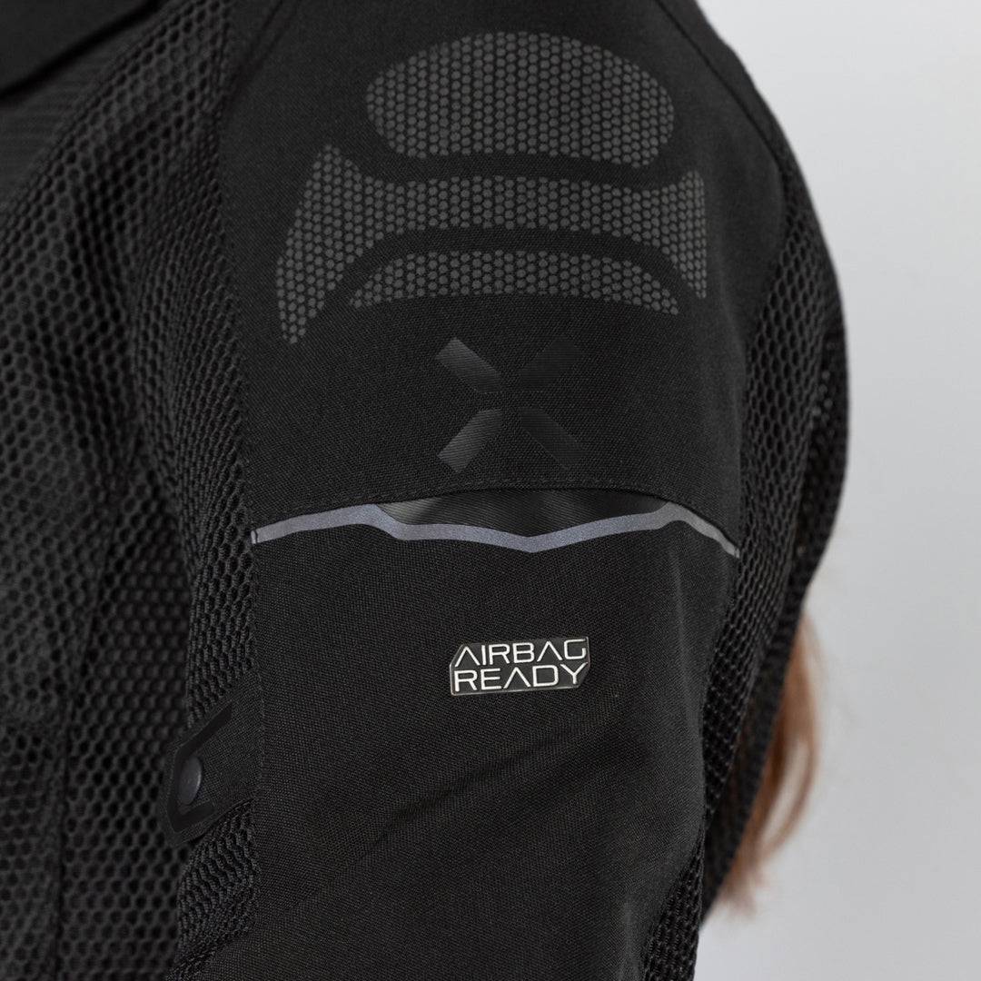 Schwarze iXS Damen Tourster-BigAir 1.0 Adventure-Jacke mit Kapuze und Reißverschlusstaschen, für Outdoor-Aktivitäten.
