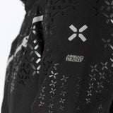 Schwarze iXS Rapid-STX 1.0 Laminatjacke für Touren, sichtbare Details und Materialstruktur, Outdoor- und Fahrradjacket