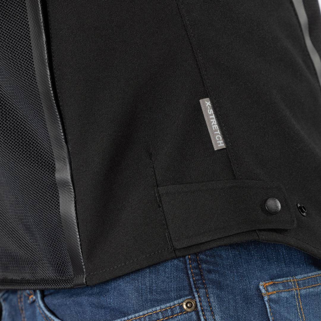 Schwarze iXS Tour Jacke Oxy-Air für Touren, wetterfest und atmungsaktiv, mit reflektierenden Elementen, sichtbares Design.
