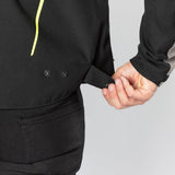 Schwarze, graue und gelb-fluoreszierende iXS Sport Jacke TS-Pro ST+ für Touren, mit reflektierenden Elementen, auf einem Model getragen