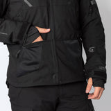 Schwarze iXS Tour Jacke Lennox-ST für Abenteuer, aus robustem Material mit mehreren Taschen, auf einem Model getragen