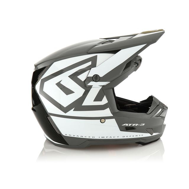Motocrosshelm 6D ATR-3 Hex Weiß mit FIM-Zertifizierung, stoßdämpfendem Design und aerodynamischer Form, sichtbar auf dem Bild