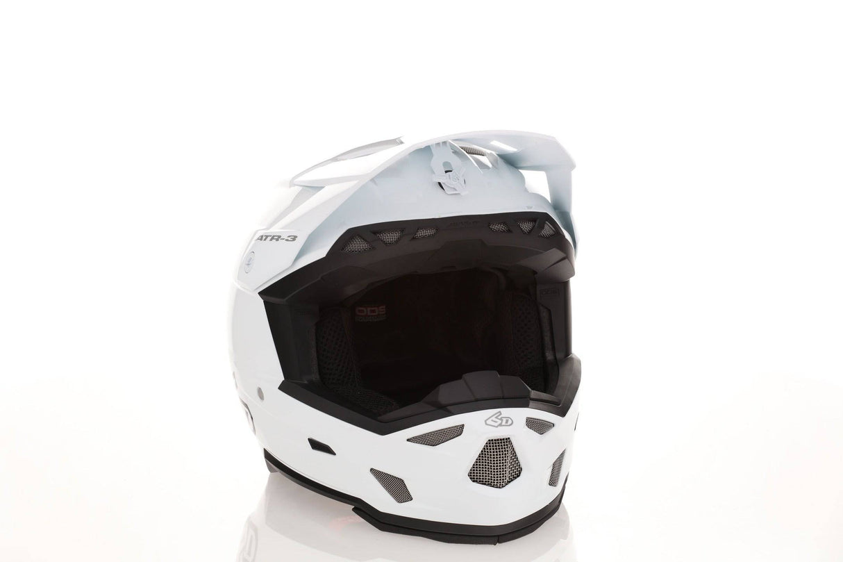 Weißer 6D ATR-3Y Motocrosshelm mit solidem glänzendem Finish, schützendes Design und aerodynamische Form.