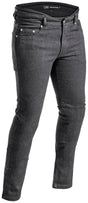Schwarze Halvarssons Motorradjeans Nyberg Kurz für Touren, kurz geschnitten, robuste Textur, sichtbare Nähte und Protektoren.