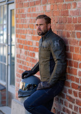 Halvarssons Motorradjacke Holmen in Braun und Olivgrün, klassische Lederjacke mit robustem Design und sichtbaren Nähte.