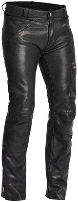 Schwarze Halvarssons Motorrad Lederhose Rider im klassischen Design, mit sichtbaren Nieten und robustem Leder.