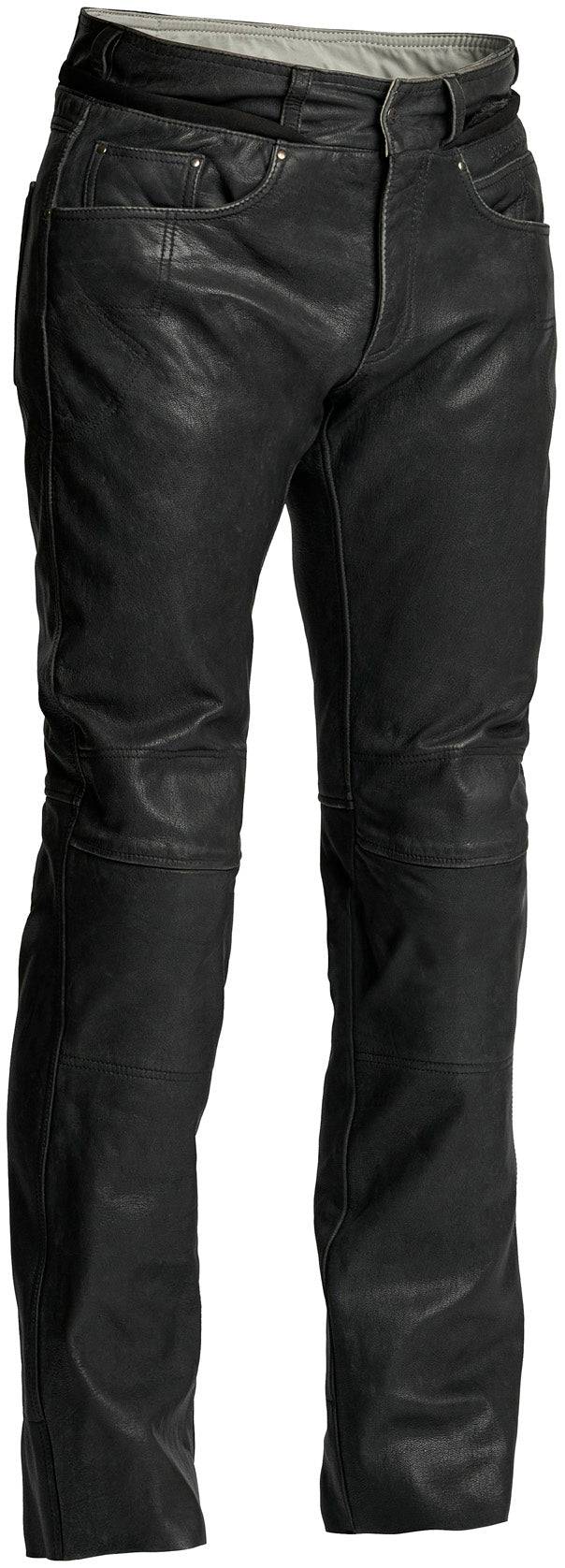 Schwarze Lederhose Seth von Halvarssons, klassische Trachtenhose aus Leder, detailreiche Nähte und traditionelles Design sichtbar