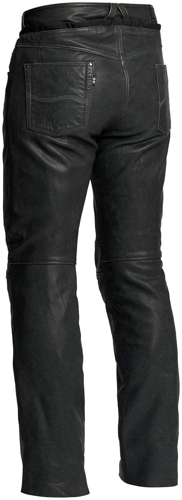 Schwarze Lederhose Seth von Halvarssons, klassische Lederhose aus hochwertigem Leder, Detailaufnahme der stilvollen Trachtenhose