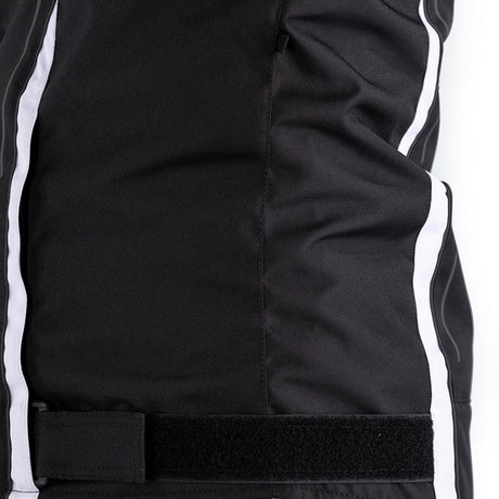 Schwarze und weiße RST S-1 Motorradjacke aus Textil, touring, mit Schutz und Reißverschlüssen, für sicheren Motorradurlaub.