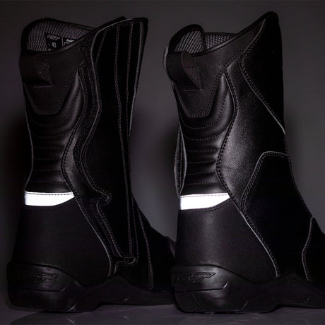 Schwarze Damen Motorradstiefel RST Axiom Wasserdicht für Touring, robuste und bequeme Motorradstiefel im Einsatz.