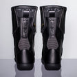 Schwarze RST Pathfinder wasserdichte Motorradstiefel für Abenteuer, mit robustem Design und sicherem Verschluss.