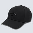 Schwarze OAKLEY Tincan Cap aus Freizeitbekleidung, mit Carbon-Details, auf einem weißen Hintergrund sichtbar.