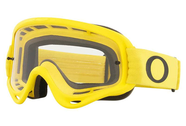 OAKLEY XS O Frame MX-Brille in Gelb mit getönter Schutzscheibe für Motocross und Offroad-Fahrten.