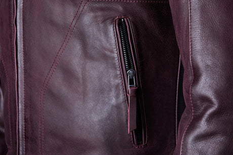 Rote RST Brandish2 CE Lederjacke für Herren, klassische Jacken-Design, zeigt die stilvolle, langlebige Lederjacke im Detail.
