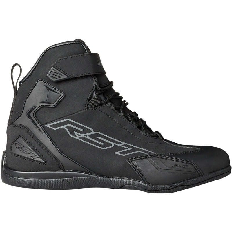 Schwarze RST Sabre wasserdichte CE Motorradstiefel für Herren, langlebiger Tourenstiefel mit robustem Design und sicherem Halt.