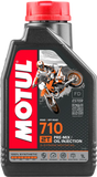 MOTUL 710 2T Motorenöl in 1L Flasche, hochwertiges 2-Takt-Öl für Motoren, klarer Flüssigkeitsbehälter mit Etikett