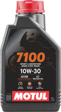 MOTUL 7100 4T Motorenöl 10W30, 1 Liter Flasche, hochwertiges 4-Takt-Öl für Motorräder, klare Flüssigkeit in transparenter Flasche