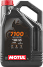 MOTUL 7100 4T Motorenöl 15W50, 4 Liter Flasche für Motorräder, gelbe Ölflasche mit MOTUL Logo und Produktbeschriftung