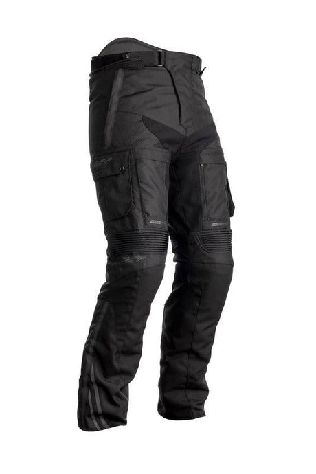 Schwarze RST Pro Series Adventure-X CE Textil-Motorradhose mit Protektoren, robustes Adventure-Hosen-Design, für Motorradtouren.