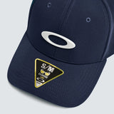 Blaue OAKLEY Tincan Cap aus Freizeitbekleidung mit verstellbarem Schnallenverschluss, casual Style, auf einem weißen Hintergrund.