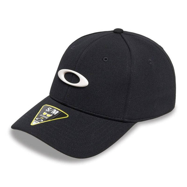 OAKLEY Tincan Cap in Schwarz, Freizeitbekleidung, sportliche Baseballcap mit OAKLEY Logo, aus weichem Material, nah aufgenommen