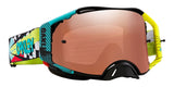 OAKLEY Airbrake MX-Brille mit schwarzen Prizm-Glas, Jeffrey Herlings Signatur, für Motocross, auf einem weißen Hintergrund.