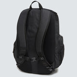 OAKLEY Rucksack Enduro 3.0 in Schwarz, 30L, mit mehreren Fächern und gepolsterten Tragegriffen.