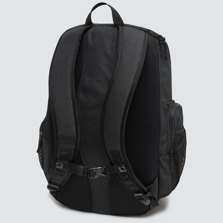 OAKLEY Rucksack Enduro 3.0 in Schwarz, 30L, mit mehreren Fächern und gepolsterten Tragegriffen.