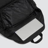 OAKLEY Enduro 4.0 Rucksack aus robustem Material mit mehreren Fächern und verstellbaren Schultergurten, für Alltag und Outdoor.