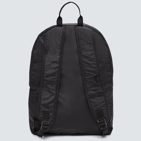 OAKLEY Rucksack Freshman Packbar in Schwarz mit mehreren Fächern, aus robustem Material, auf einem weißen Hintergrund.