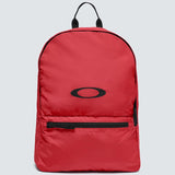 OAKLEY Rucksack Freshman Packbar in Rot mit verstellbaren Schultergurten und Stauraum, Blick auf den Rucksack von vorne