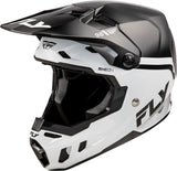 Schwarzer und weißer Fly Racing Formula CC Objective Motocrosshelm mit Visier und Belüftungsöffnungen, leicht und sicher.