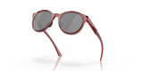 OAKLEY Spindrift Sonnenbrille mit schwarzen Prizm Polarized Gläsern und rahmen in Berry-Farbe, stilvolle Sonnenbrille für den Sommer