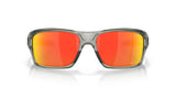 OAKLEY Turbine Sonnenbrille mit Prizm Ruby polarisierten Gläsern und schwarzem Rahmen, Nahaufnahme vor hellem Hintergrund