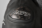 Schwarze und graue RST Pro Series Supersport-K Lederjacke für Abenteuer, sportliches Design, sichtbar auf dem Produktbild