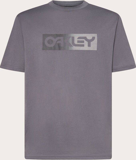 Graues OAKLEY Dual B1B Logo T-Shirt aus Freizeitbekleidung mit sichtbarem Logo auf der Brust.