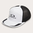 Oakley Podium Trucker Cap, stylische Freizeitbekleidung mit Mesh-Design und gesticktem Logo, in der Sonne getragen