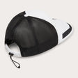 OAKLEY Podium Trucker Cap, Freizeitbekleidung, mit Mesh-Front und gebogenem Schirm, in Schwarz und Weiß gehalten