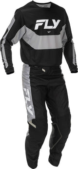 Fly Racing Kinetic MX-Jersey in Schwarz Grau mit atmungsaktivem Material und sportlichem Design, perfekt für Motocross.