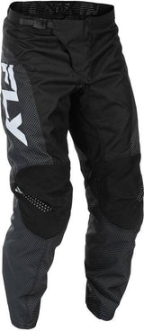 Fly Racing F 16 MX-Hose in Schwarz und Weiß mit flexiblen Materialien und Mesh-Einsätzen für optimalen Komfort.